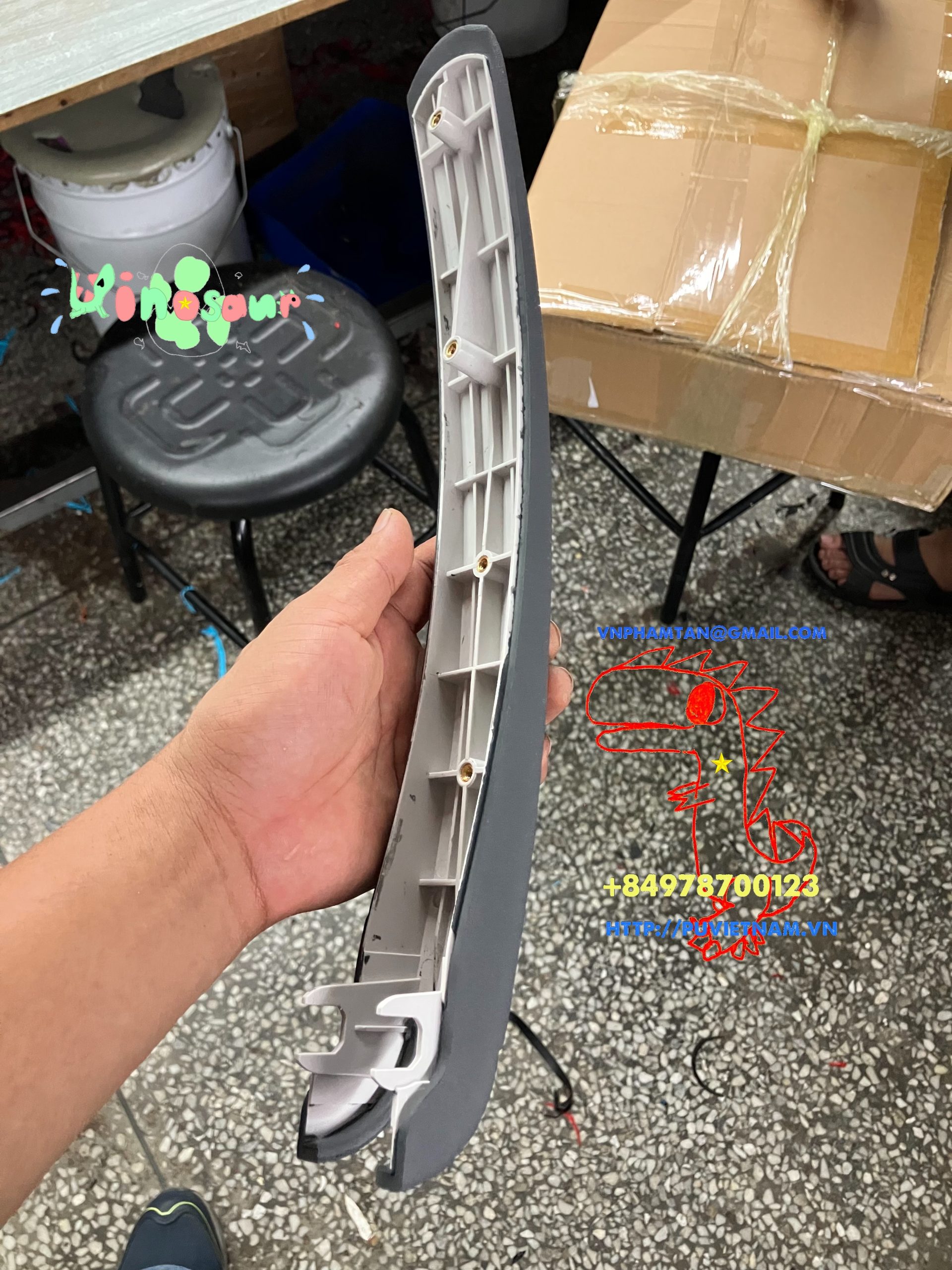 Cung cấp nguyên vật liệu PU foam gia công bọc xốp lên nhựa tựa tay ghế máy bay, ghế ô tô